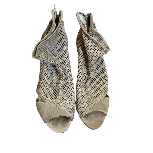 Pelle Moda Perforated Suede Wedge Booties Sz 6 - Picture 1 of 7